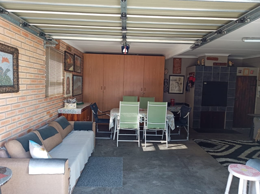 2 Bedroom Property for Sale in Hartenbos Central Western Cape